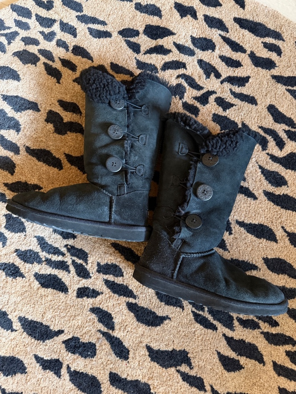 Ugg Australia Black Button-Detail Shearling Boots size 8
